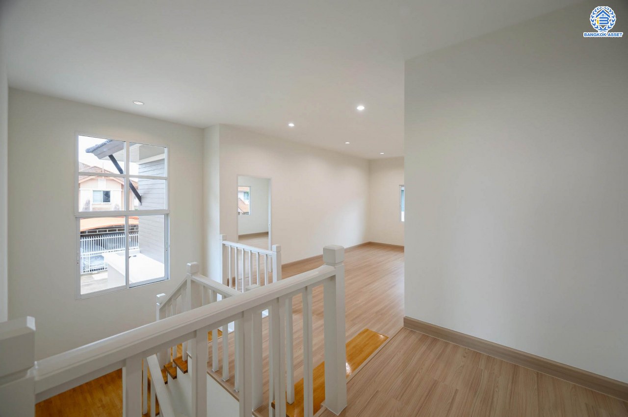 บ้านมือสองตกแต่งใหม่ โครงการ ปริญญดา ปิ่นเกล้า-พุทธมณฑลสาย 2 หลังมุม เนื้อที่ 104.5 ตร.ว.พื้นที่ใช้สอย 197.8 ตร.ม. ฟังก์ชัน 3 ห้องนอน 5 ห้องน้ำ 1 ห้องแม่บ้าน จอดรถได้ 2 คัน บนทำเลเดินทางสะดวก เชื่อมต่อ ถ.พุทธมณฑลสาย 2 ใกล้ทางคู่ขนานลอยฟ้าบรมราชชนนี, เซ็นทรัลปิ่นเกล้า และ ม.มหิดล